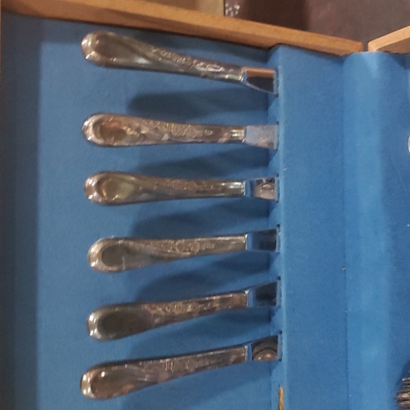 Vtg WM rogers and son flatware set svc for 8 - Picture 3 of 8